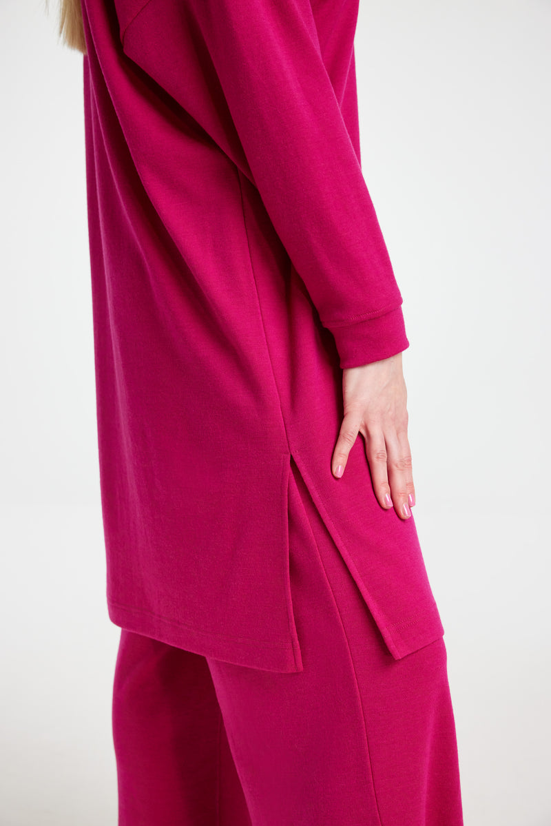 R/H SS24 Magic Wool Dress ja Marvellous Wool Trousers värissä Vivid Fuchsia.