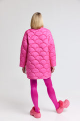 R/H Studio AW23 Bobi Coat värissä Pink Love.