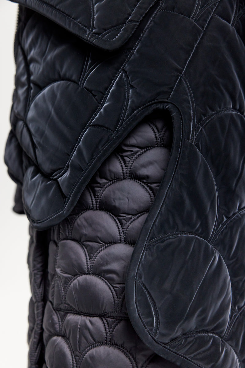 R/H Studio Bobi Winter Jacket värissä Black Velvet.